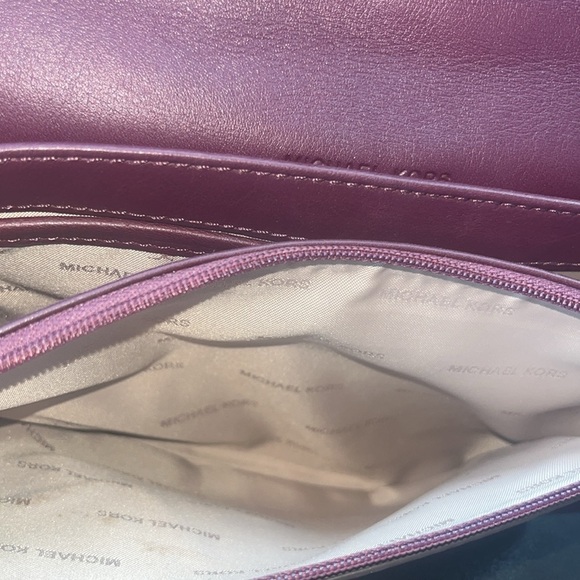Michael Kors EUC no callouts Burgundy Crossbody Bag - Picture 5 of 15